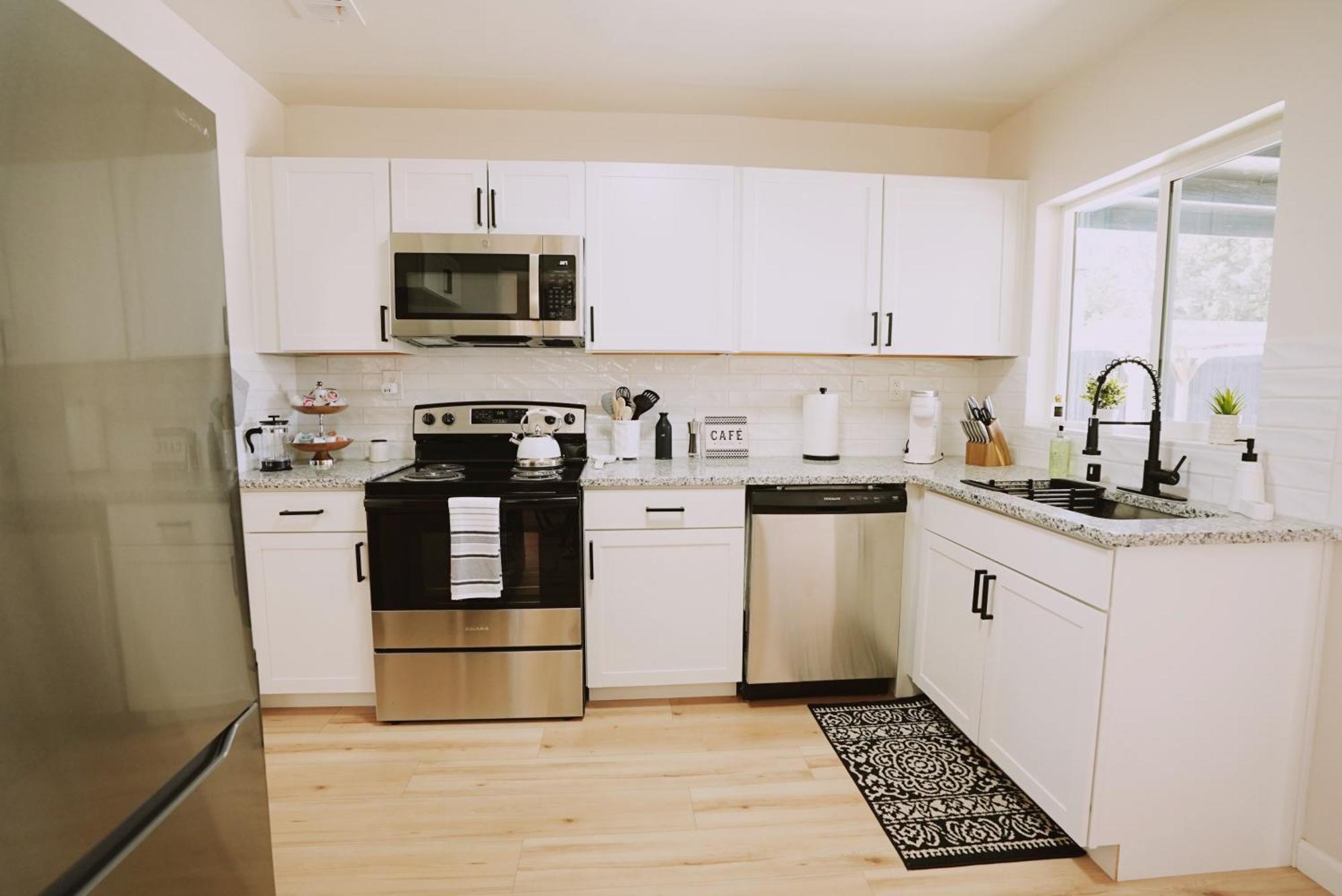 Centrally Located! Remodeled! Huge Backyard! The White House Albuquerque Eksteriør billede