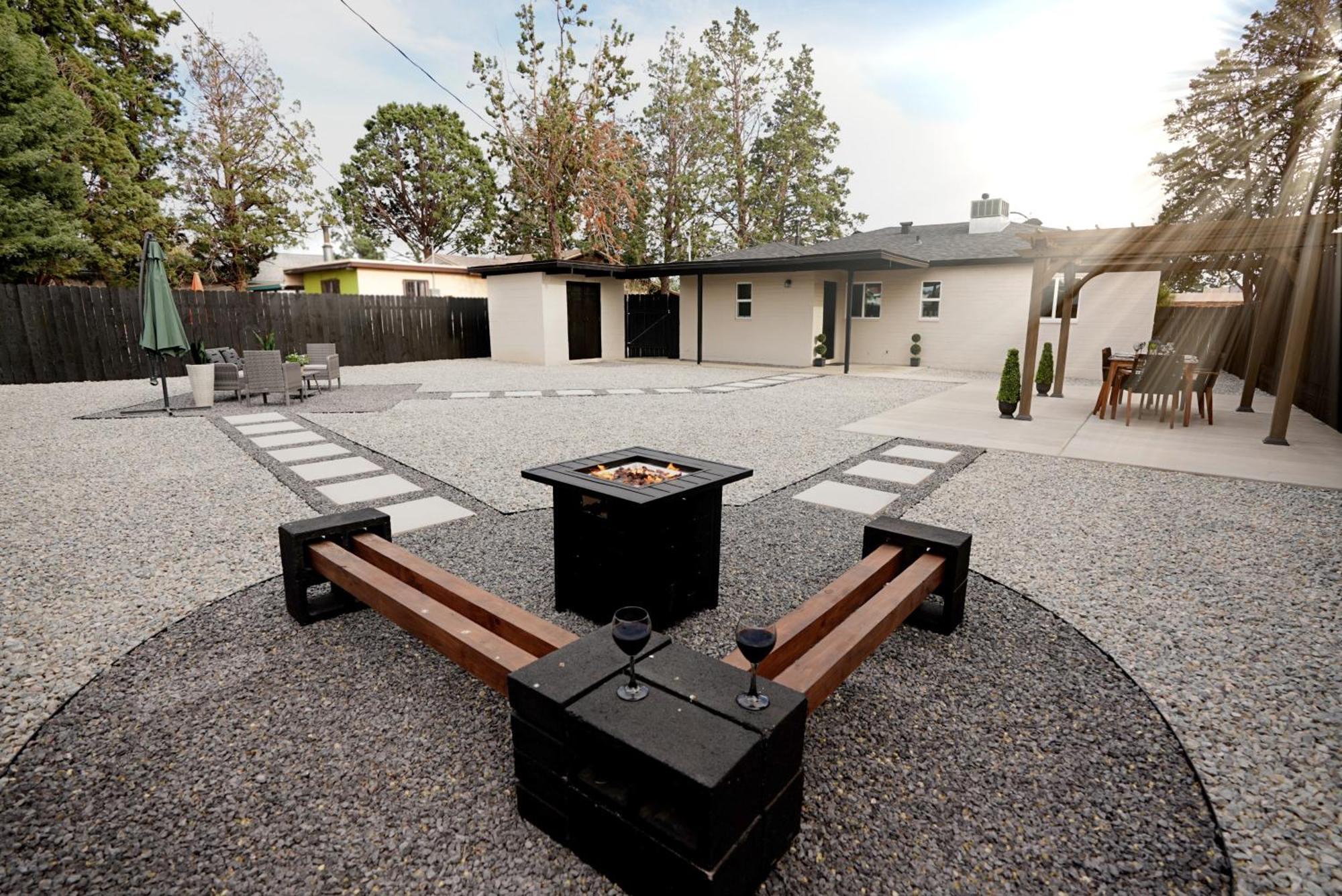 Centrally Located! Remodeled! Huge Backyard! The White House Albuquerque Eksteriør billede