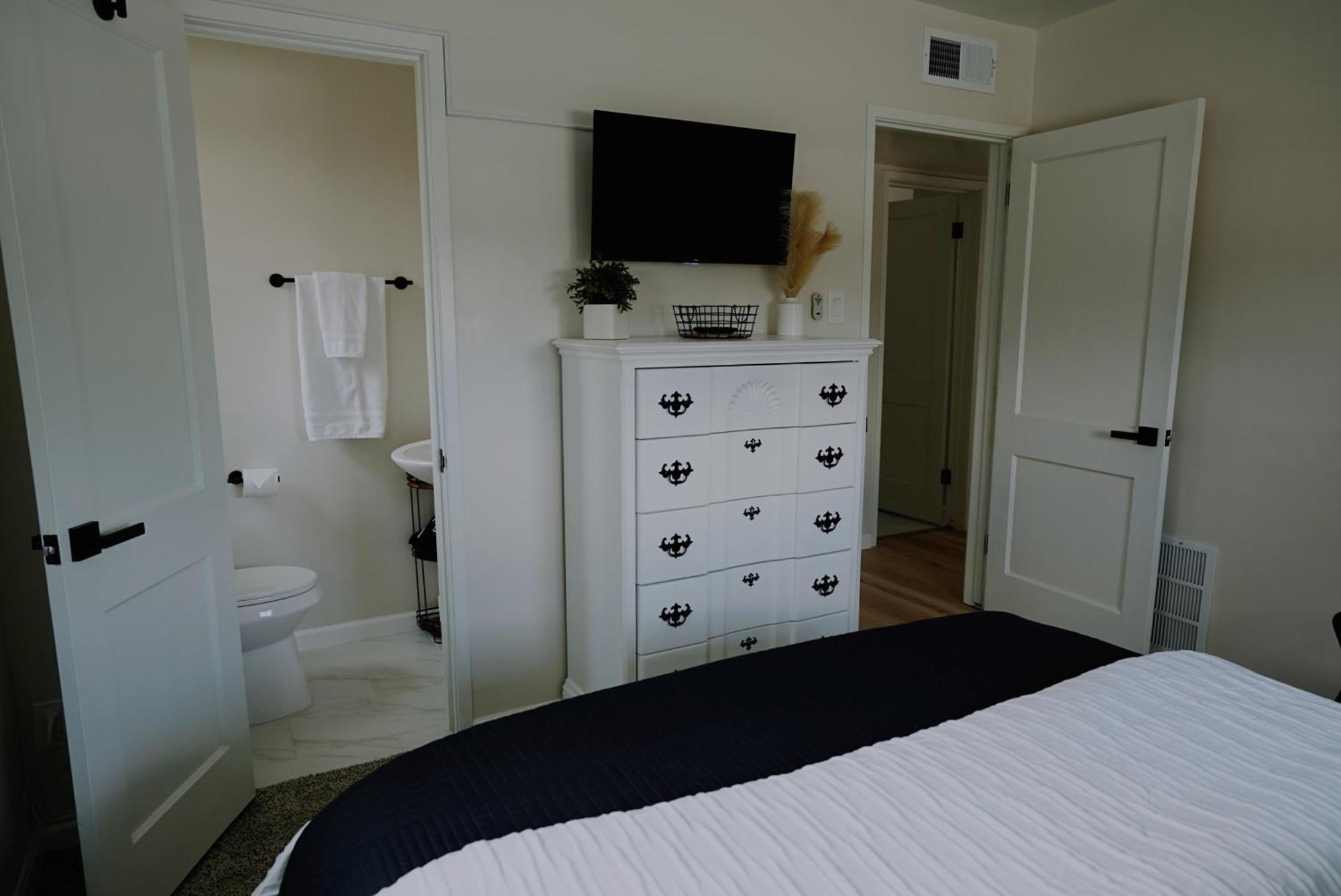 Centrally Located! Remodeled! Huge Backyard! The White House Albuquerque Eksteriør billede