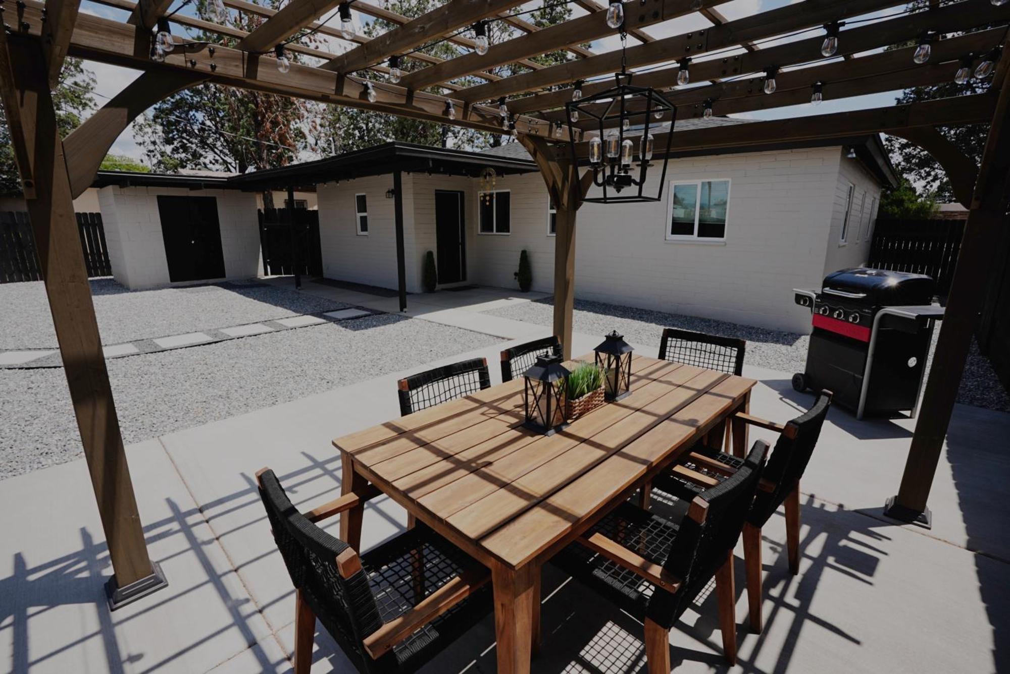 Centrally Located! Remodeled! Huge Backyard! The White House Albuquerque Eksteriør billede