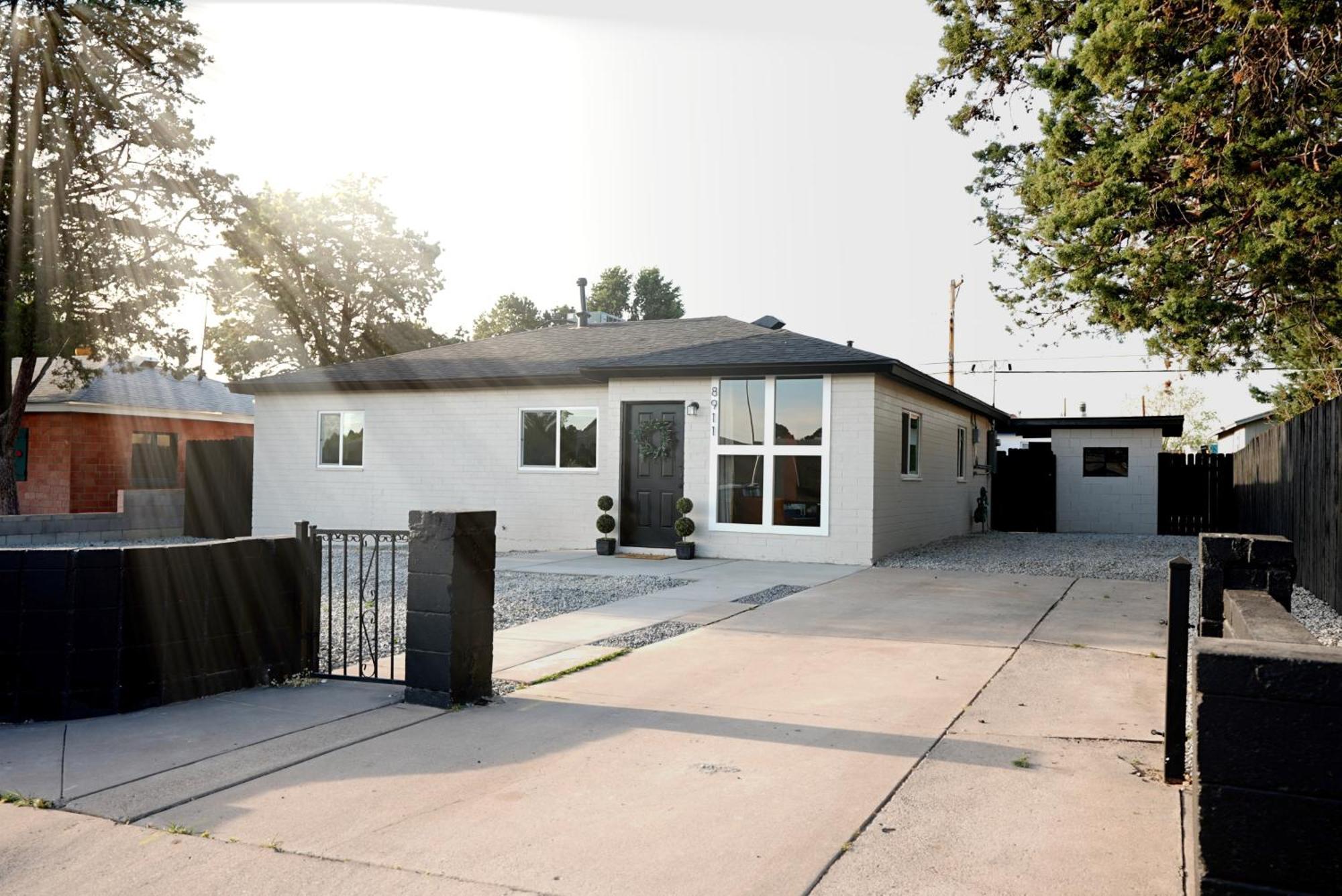 Centrally Located! Remodeled! Huge Backyard! The White House Albuquerque Eksteriør billede